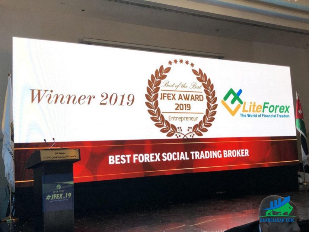 sàn liteforex nhận giải thưởng Sàn giao dịch có mãng xã hội giao dịch tốt nhất