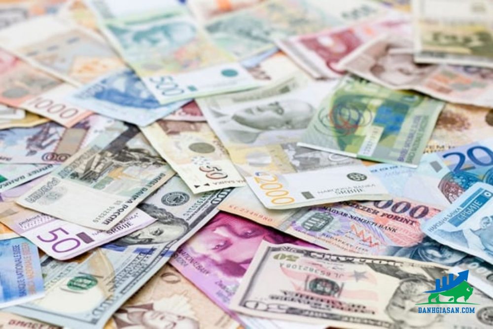 thị trường tiền tệ thế giới đồng đô la gần mức đáy
