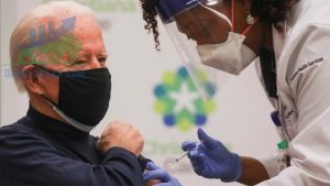 Joe Biden tiêm vắc- xin Covid nhằm khuyến khích tiêm chủng