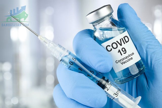 EU ngăn chặn xuất khẩu vắc xin COVID-19 sang Anh