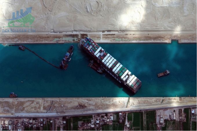 Giao thông trong kênh đào Suez trở lại