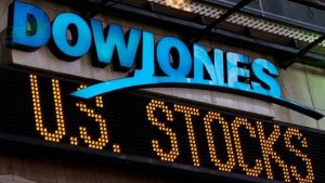 Dow đóng cửa thấp hơn 300 điểm