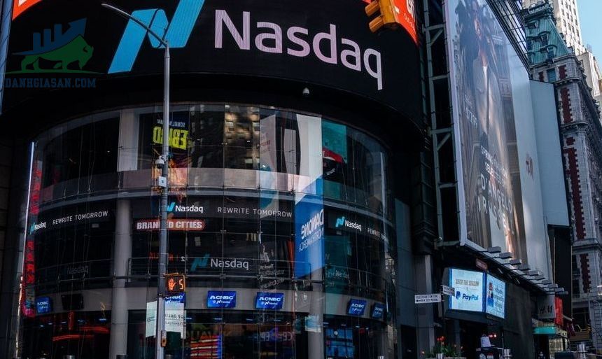 Nasdaq đóng cửa cao hơn do sức mạnh của cổ phiếu công nghệ, khi Fed hạn chế S&P - ngày 18/06/2021