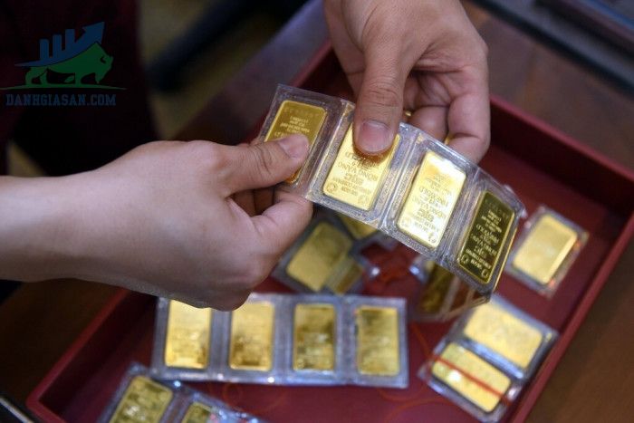 Cập nhật giá vàng trong và ngoài nước, vàng giảm giá, trượt xa 1.800 USD - ngày 25/11/2021