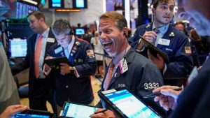 S&P 500, Dow đạt mức cao kỷ lục vào ngày giao dịch đầu tiên của năm 2022 - ngày 04/01/2022