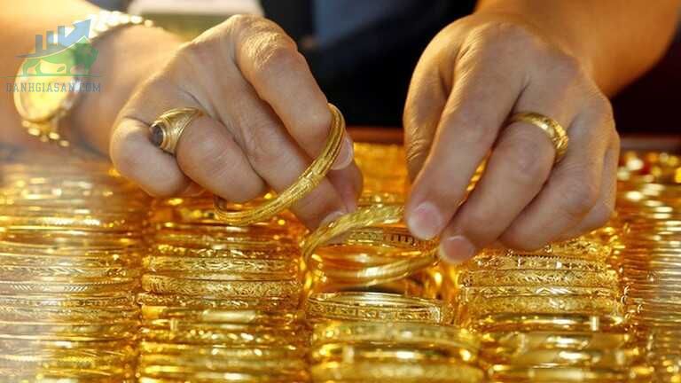 Cập nhật giá vàng trong và ngoài nước, vàng tiếp tục giảm sâu - ngày 26/04/2022