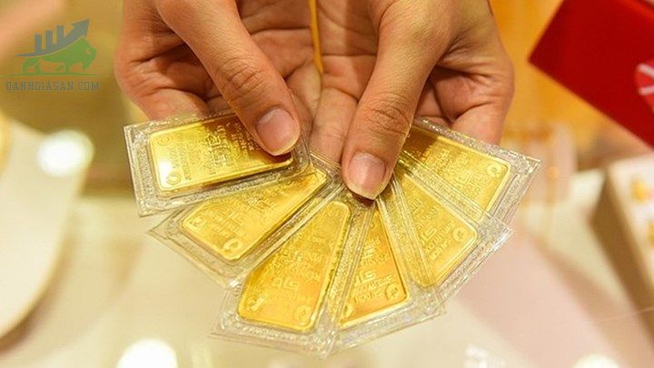 Cập nhật giá vàng trong và ngoài nước, vàng sụt giảm mạnh - ngày 16/08/2022