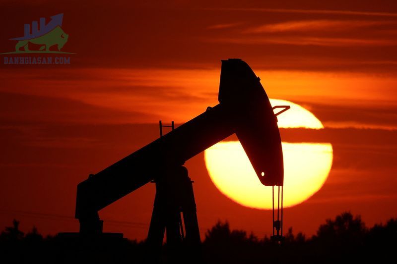 Dầu trượt giảm khi nguồn dự trữ xăng và dầu thô của Mỹ tăng - ngày 14/10/2022