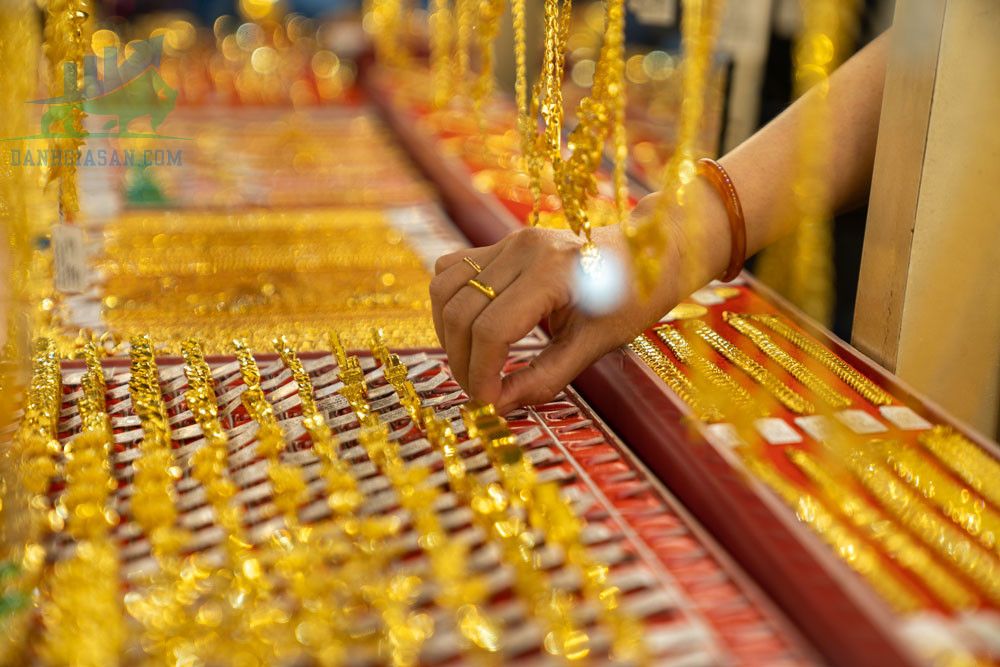 Cập nhật giá vàng trong và ngoài nước, vàng biến động mạnh - ngày 10/11/2022