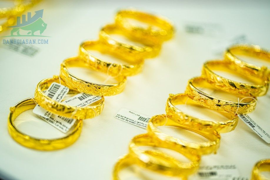 Cập nhật giá vàng trong và ngoài nước, vàng tiếp tục giảm giá - ngày 28/11/2022