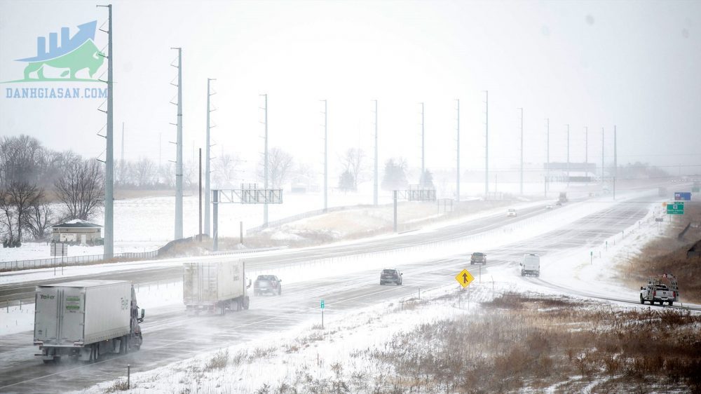 Các cơn bão tuyết tại Hoa Kỳ làm gián đoạn nguồn cung dầu thô