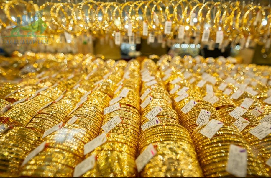 Cập nhật giá vàng trong và ngoài nước, giá vàng tụt giảm - ngày 12/12/2022