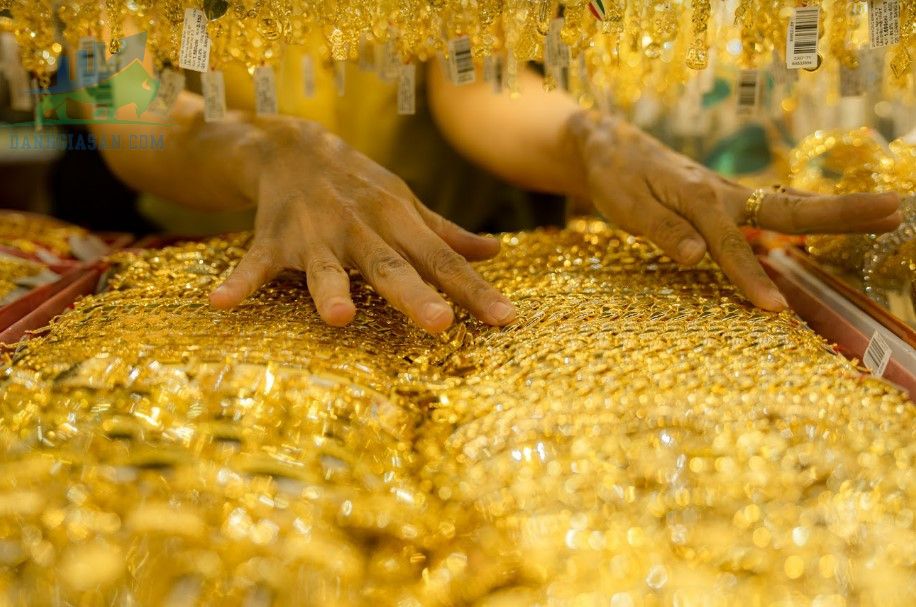Cập nhật giá vàng trong và ngoài nước, vàng vẫn trên đà giảm - ngày 27/02/2023