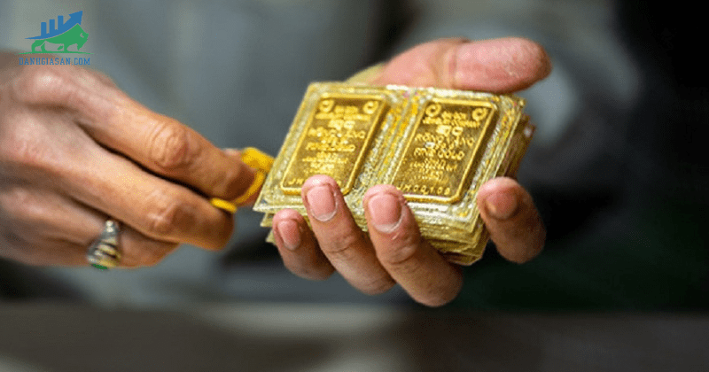 Cập nhật giá vàng trong và ngoài nước, vàng lao dốc khi USD tăng giá - ngày 11042023 (1)