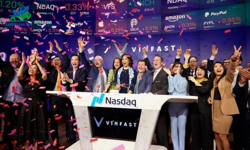 Cổ phiếu VinFast tăng vọt sau khi ra mắt trên Nasdaq (1)