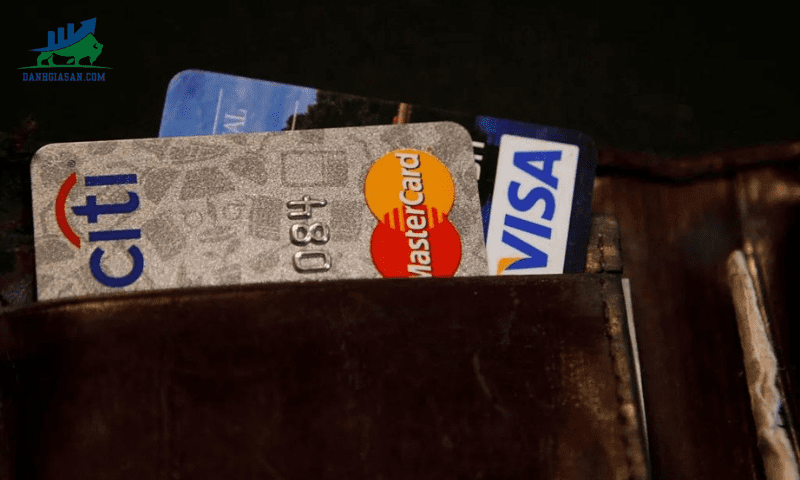 Nợ thẻ tín dụng ở Mỹ chạm mốc 1.000 tỷ USD (1)