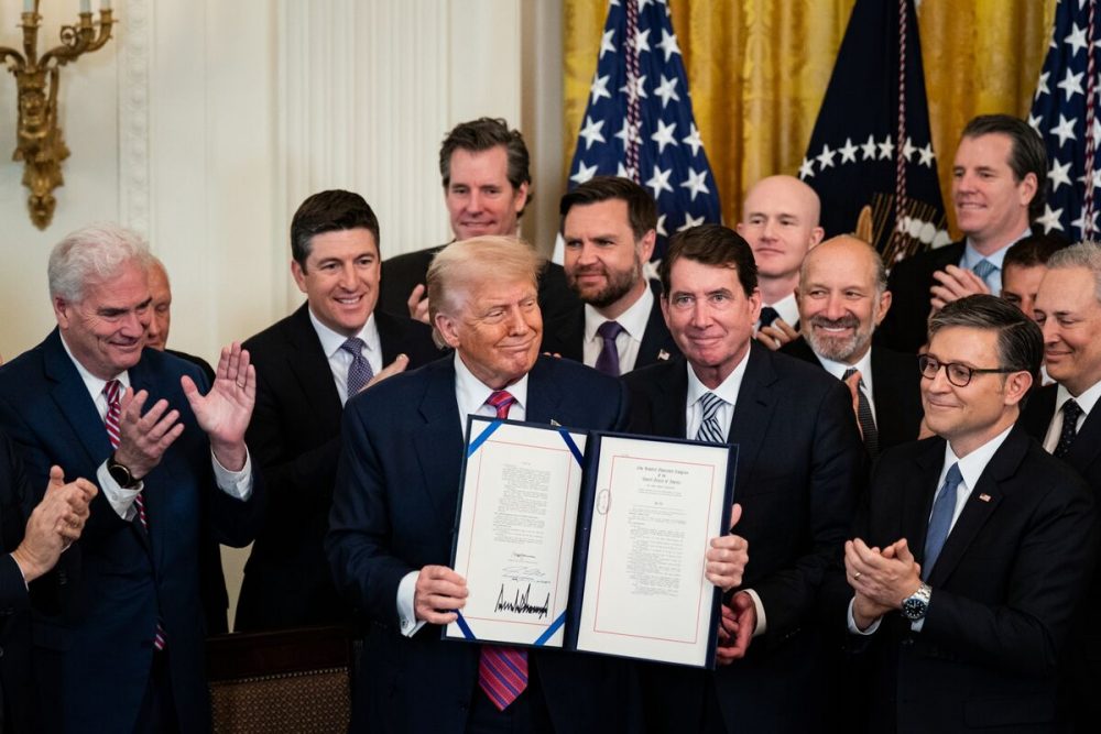 Tổng thống Trump ký thông qua luật về stablecoin 