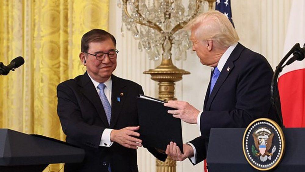 trump tuyen bo dat thoa thuan vơi nhat ban