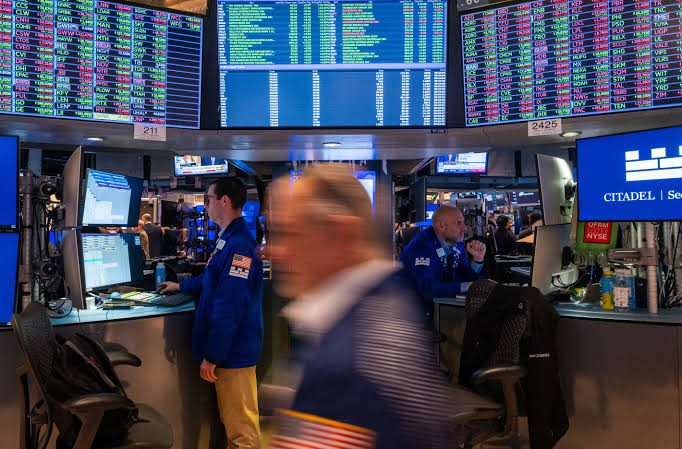 nasdaq 8273