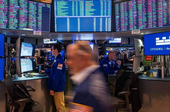 Nasdaq 736