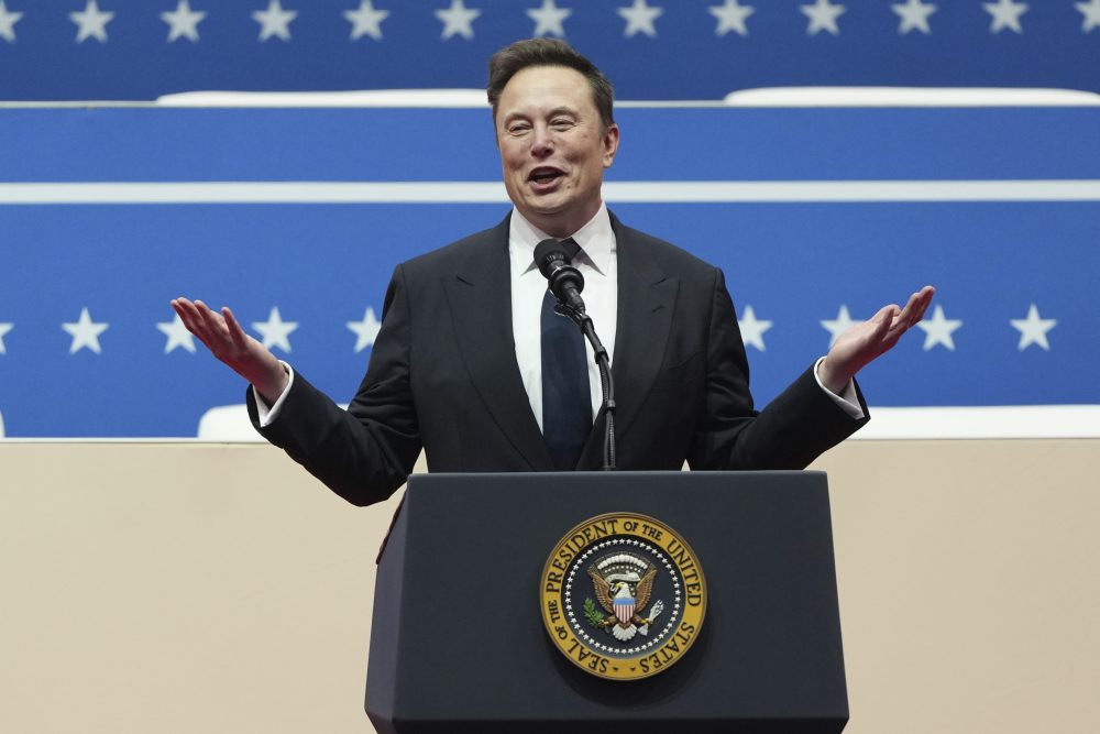 elon musk do 366 trieu usd vao bau cu my