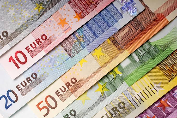 Phân tích giá EUR/USD: rơi xuống sát đáy 17 tháng – ngày 06/10/2026