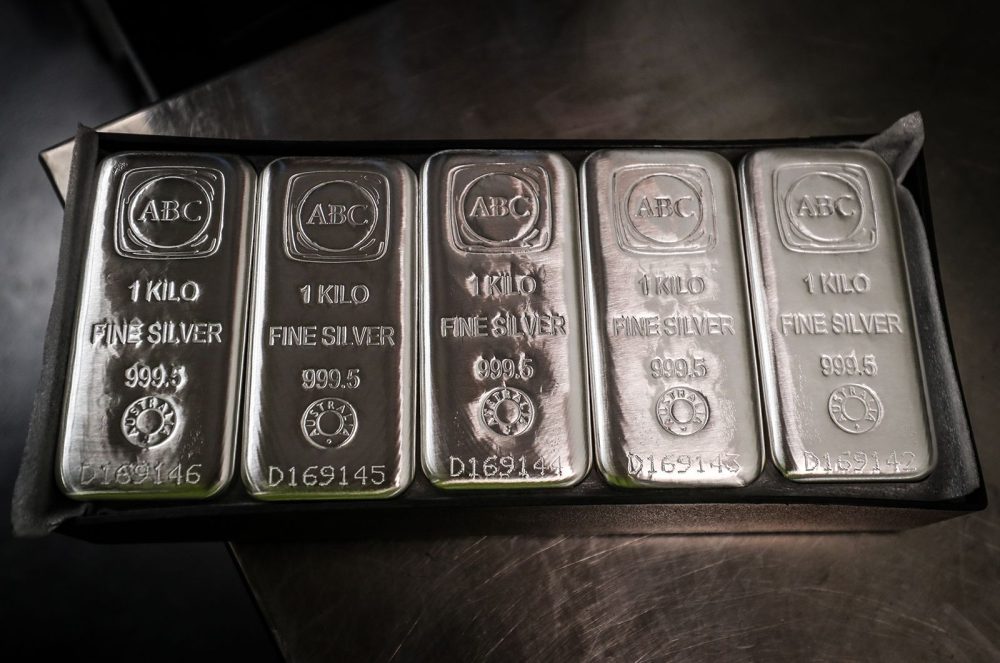 Phân tích giá bạc: XAG/USD lùi sâu về mốc 56,80 USD – ngày 21/10/2026