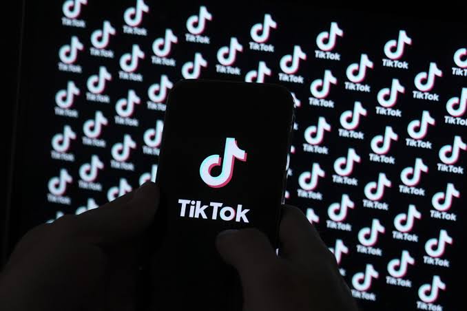 meta cam quang cao cua tiktok