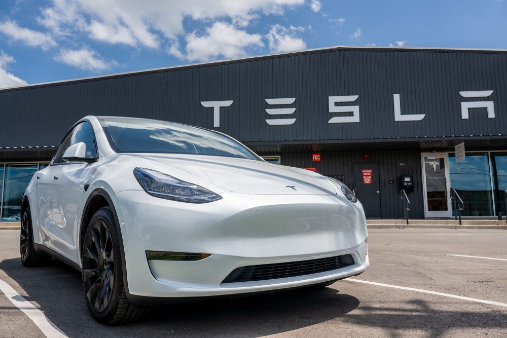 tesla cat giam 20 ngan sach dau tu